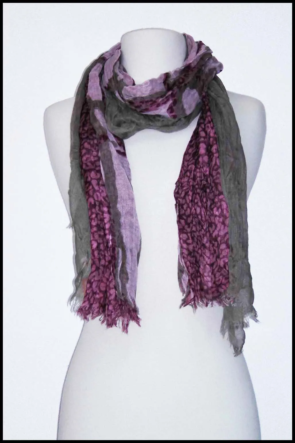 Soft Wrinkled 3 Pattern Center-seamed Scarf